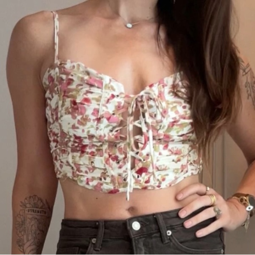 Lulus Mastered Elegance Ivory floral Print Lace-up Cami Top. Size M